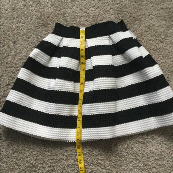 Forever 21 Contemporary Skirt - Picture 5 of 13
